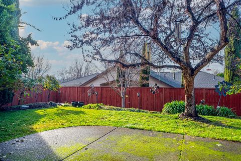 Tiny photo for 3418 Blue Blossom Drive, Medford, OR 97504 (MLS # 220213234)