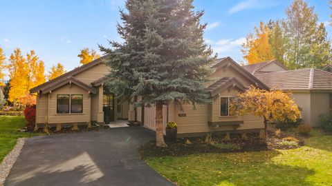 Tiny photo for 19285 Goose Creek Court, Bend, OR 97702 (MLS # 220217277)