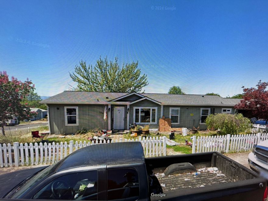 Amazing corner lot with tons of potential.  This 3 bedroom 2 bath home has Valley views and plenty of space.