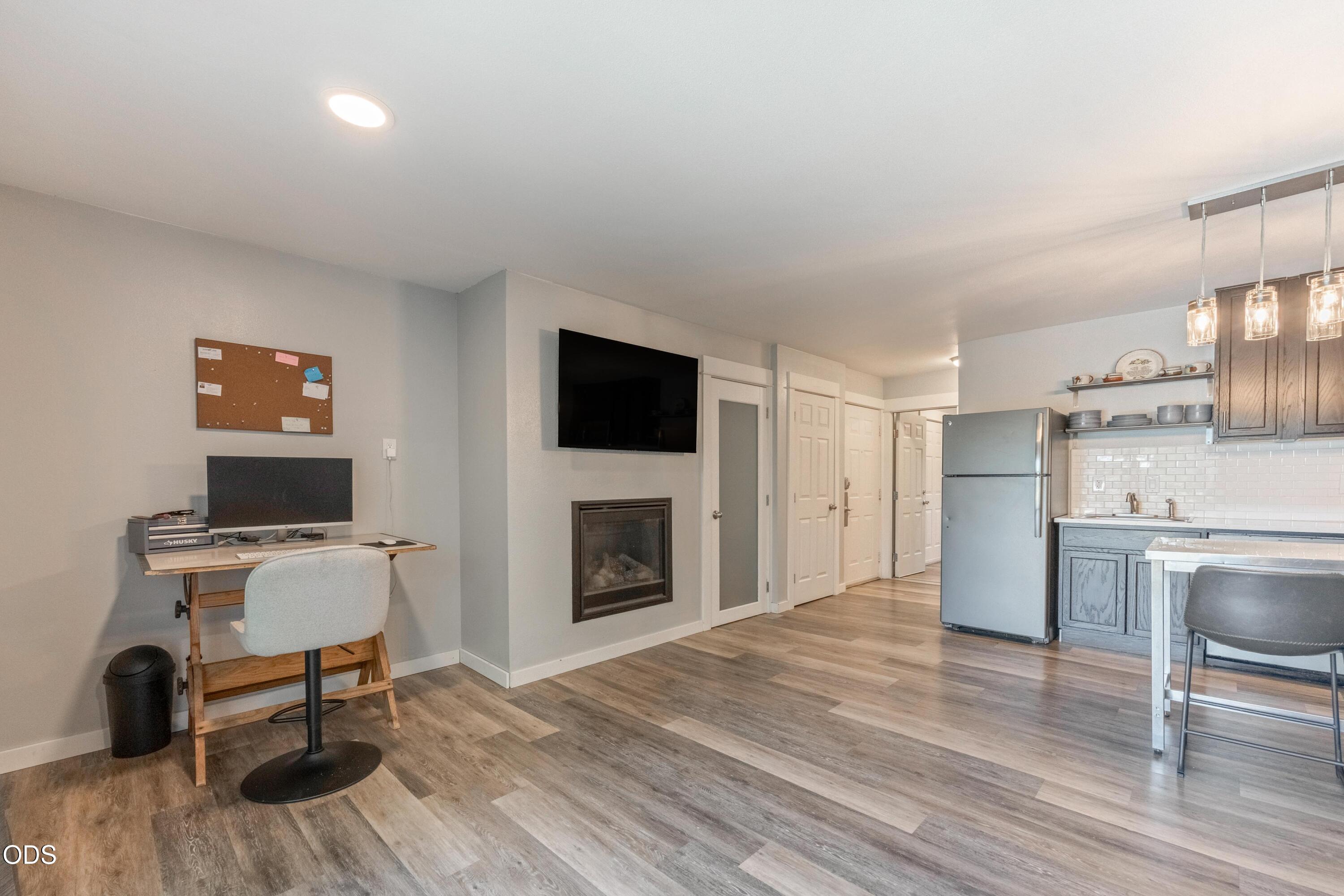 1565 NW Wall Street 232-233