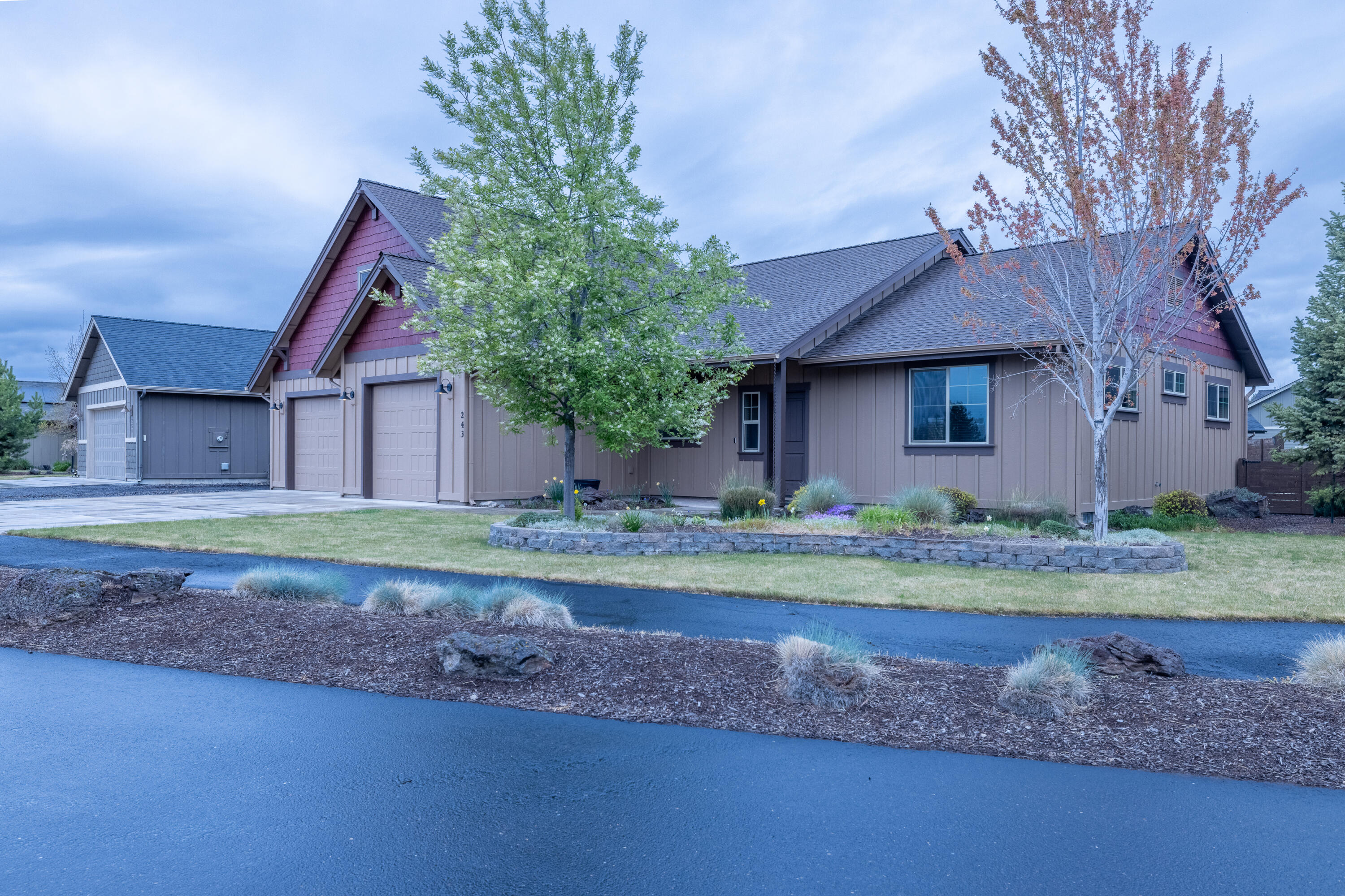 243 NW Saddle Ridge Loop
