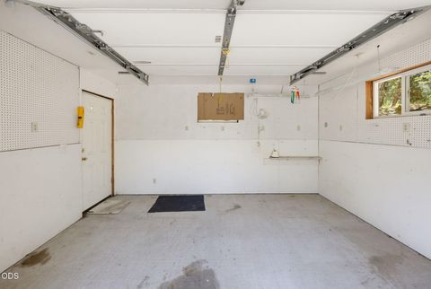 Tiny photo for 290 Chinook Park Lane, Grants Pass, OR 97527 (MLS # 220223901)
