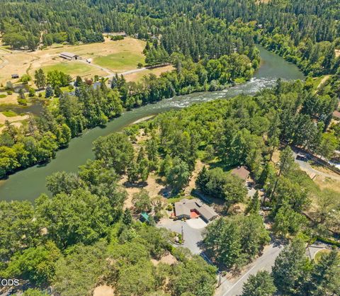 Photo of 290 Chinook Park Lane, Grants Pass, OR 97527 (MLS # 220223901)