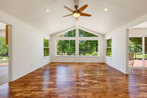Tiny photo for 290 Chinook Park Lane, Grants Pass, OR 97527 (MLS # 220223901)