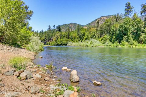 Tiny photo for 290 Chinook Park Lane, Grants Pass, OR 97527 (MLS # 220223901)