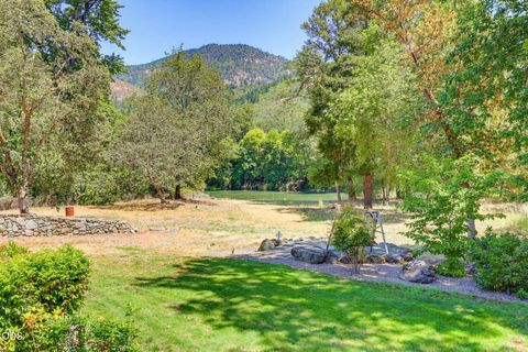 Tiny photo for 290 Chinook Park Lane, Grants Pass, OR 97527 (MLS # 220223901)