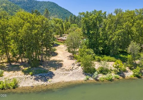 Tiny photo for 290 Chinook Park Lane, Grants Pass, OR 97527 (MLS # 220223901)