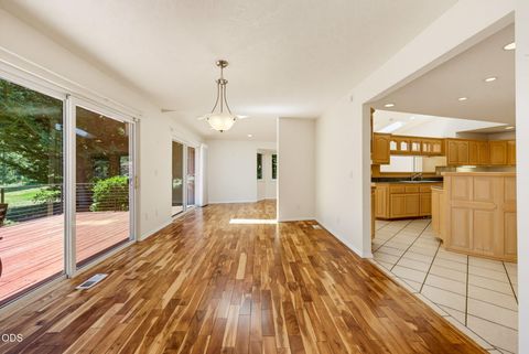 Tiny photo for 290 Chinook Park Lane, Grants Pass, OR 97527 (MLS # 220223901)