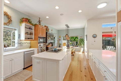Tiny photo for 990 Victoria Falls Drive, Redmond, OR 97756 (MLS # 220224064)