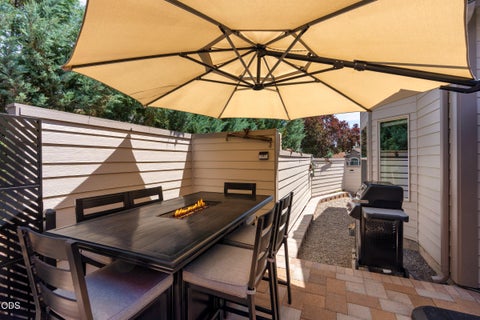Tiny photo for 990 Victoria Falls Drive, Redmond, OR 97756 (MLS # 220224064)