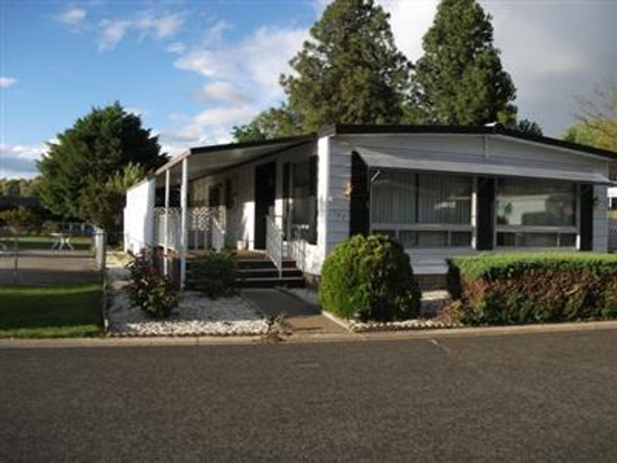 Great price- This one is priced to sell. Large livingroom with plenty of windows, formal dining room with hutch. Kitchen has newer appliances including double oven and 5 burner gas cook top. Home needs some updating but could be a very comfortable home for retirement. Located close to shopping, golf courses and medical facilities.