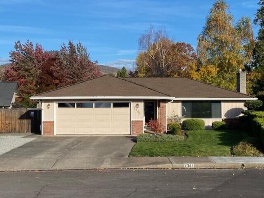 Wonderful 3 bedroom 1486sf, single level East Medford home on an extremely quiet cul-de-sac. Home features a beautifully bright kitchen with warm tones cabinets and beautiful granite countertops. There is a lovely brick fire place in the well lit west facing living room. The home includes all white appliances, refrigerator, stove, dishwasher, washer and dryer.  Lovely main suite with walk in closet, on suite Bathroom with step in shower. Back yard features a nicely landscaped and manicured lawn, with a vaulted ceiling covered patio. There is a large greenhouse and an additional garden /potting shed.