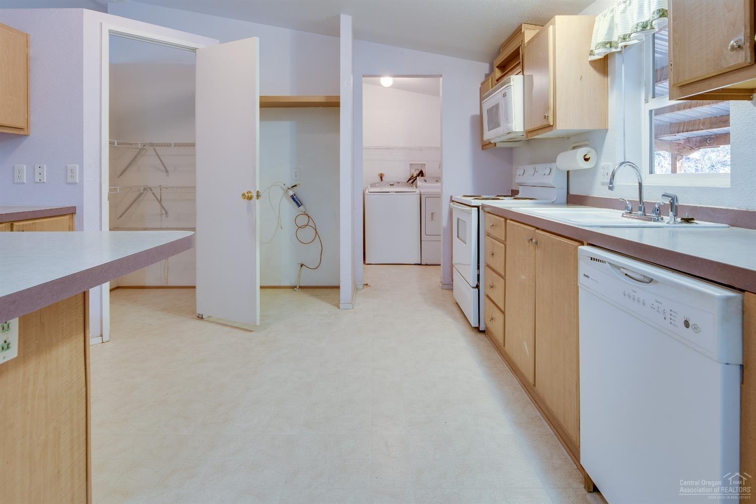 Los Pinos - Residential