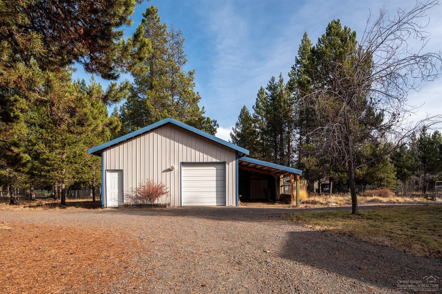 Los Pinos - Residential