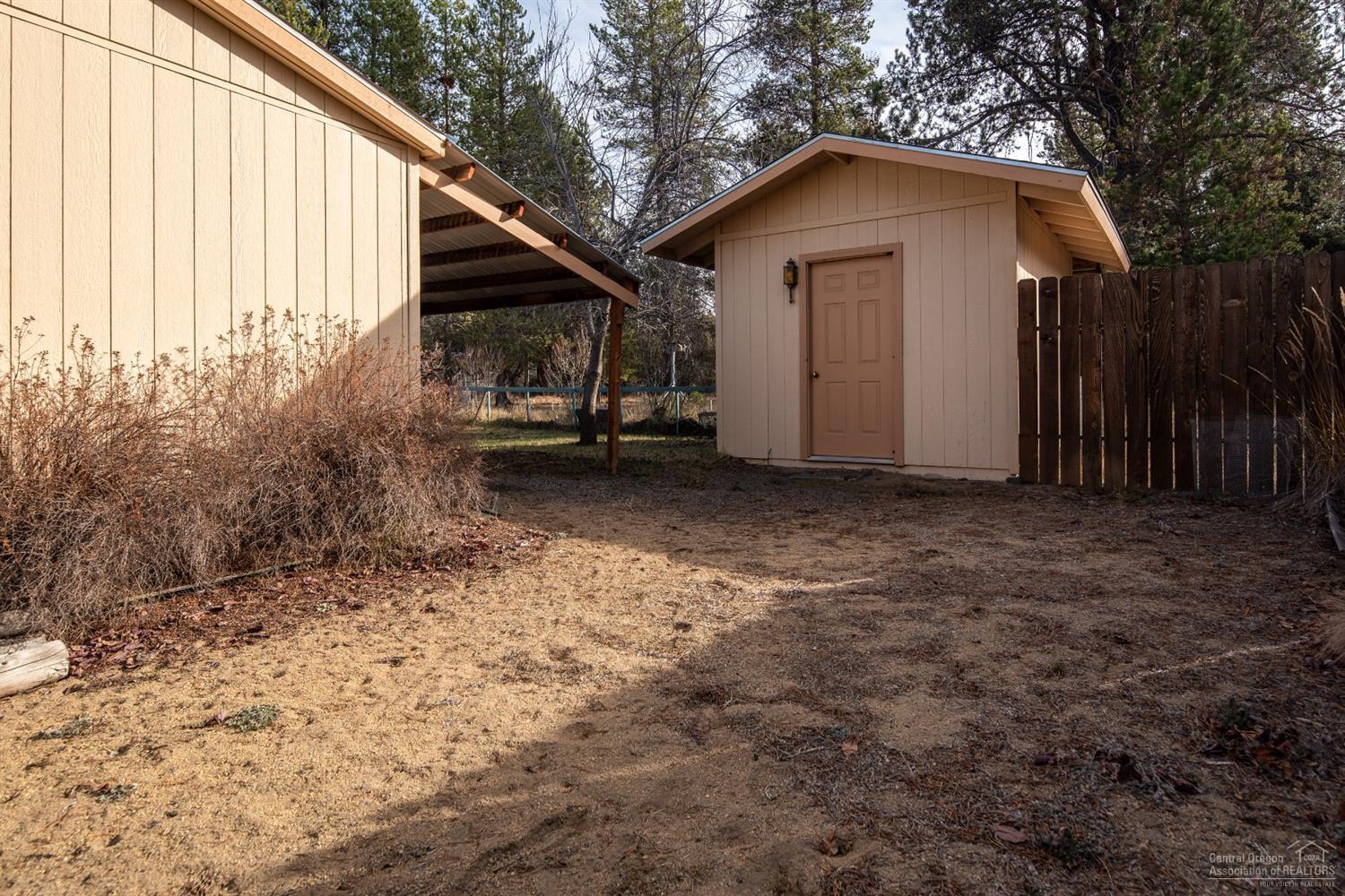 Los Pinos - Residential