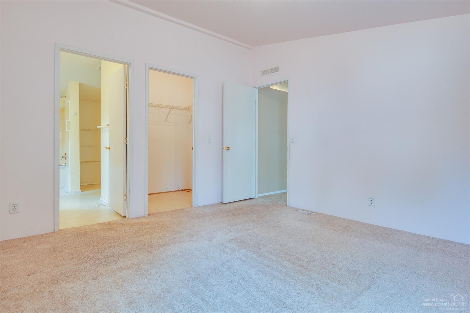 Los Pinos - Residential