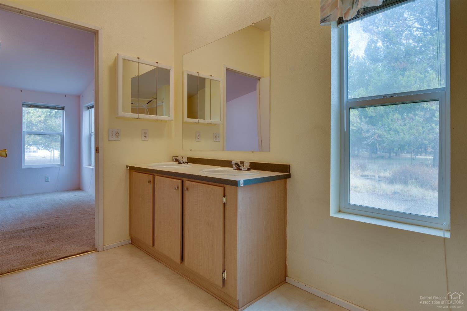 Los Pinos - Residential