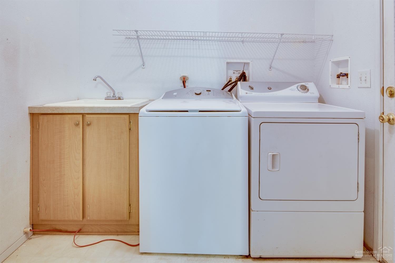 Los Pinos - Residential