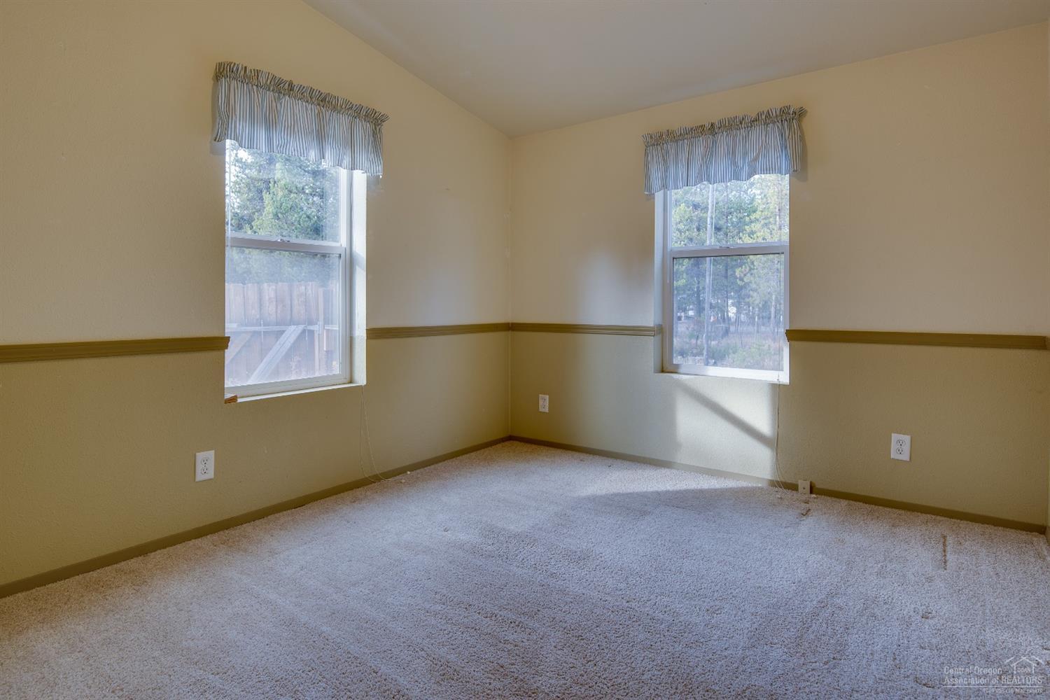 Los Pinos - Residential