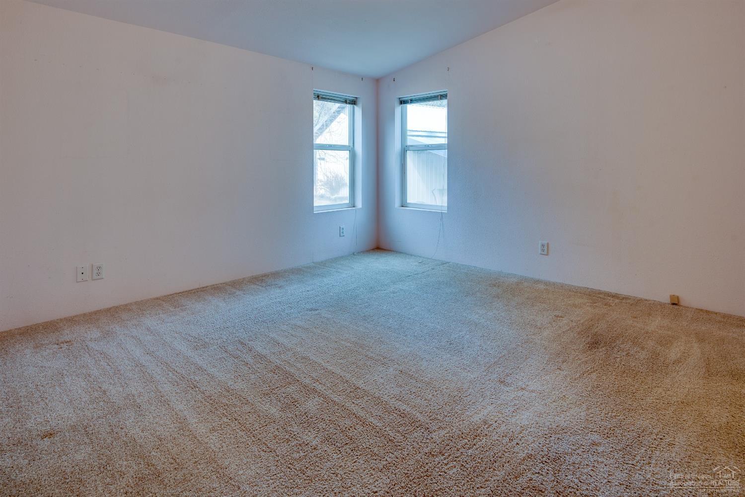 Los Pinos - Residential