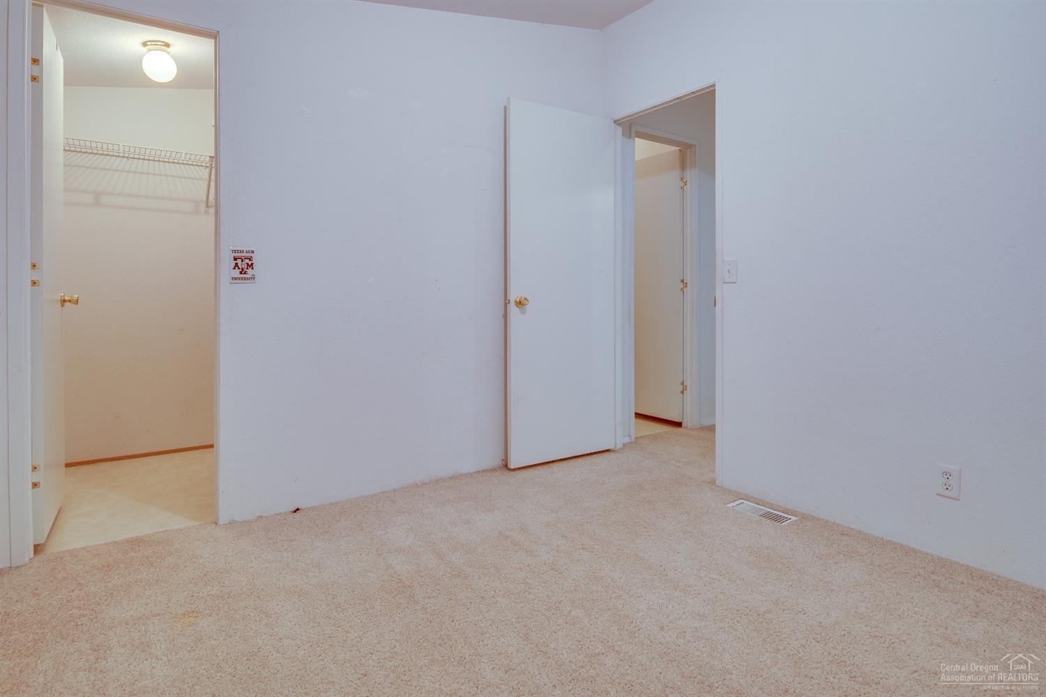 Los Pinos - Residential