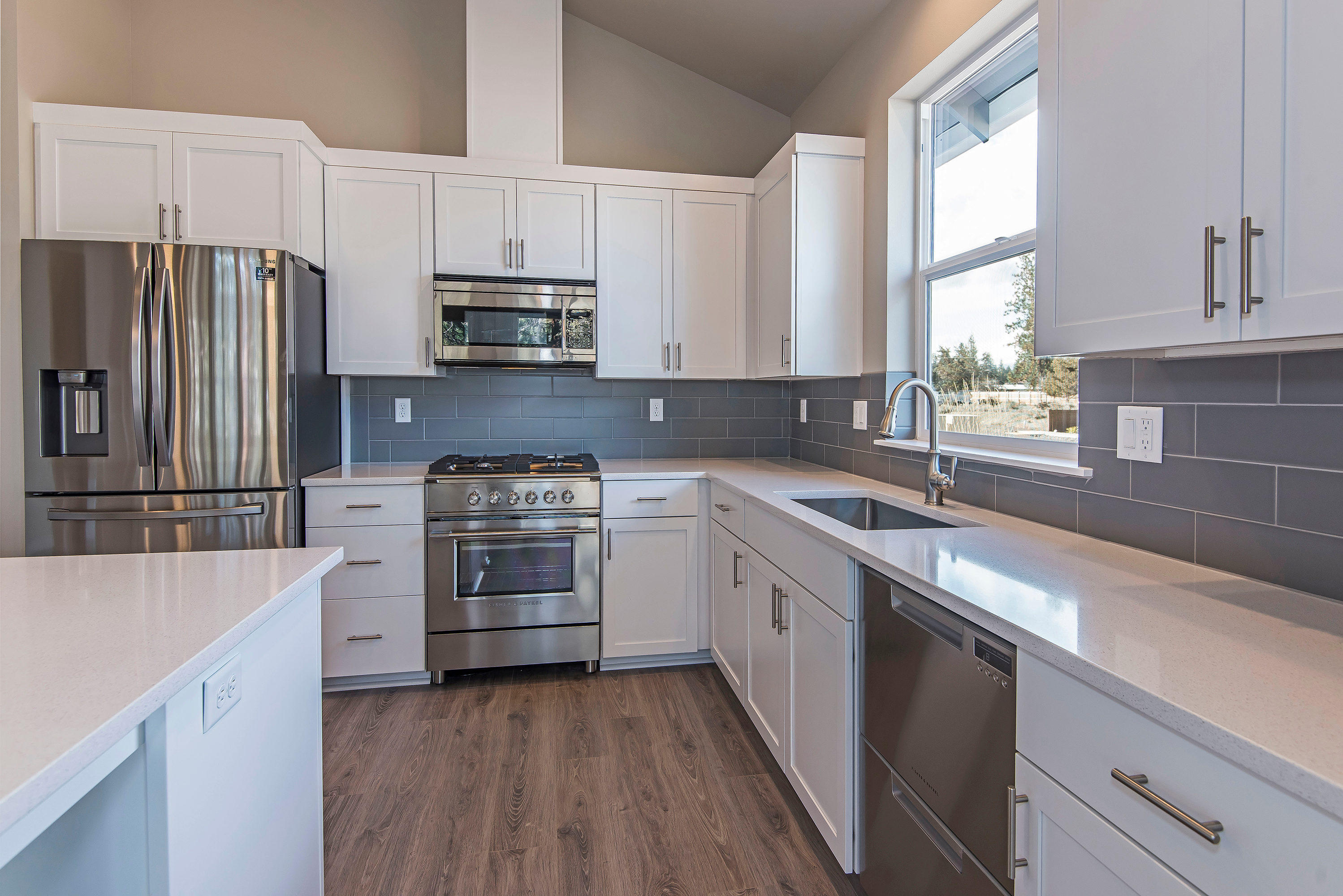 SaddleStone - Residential