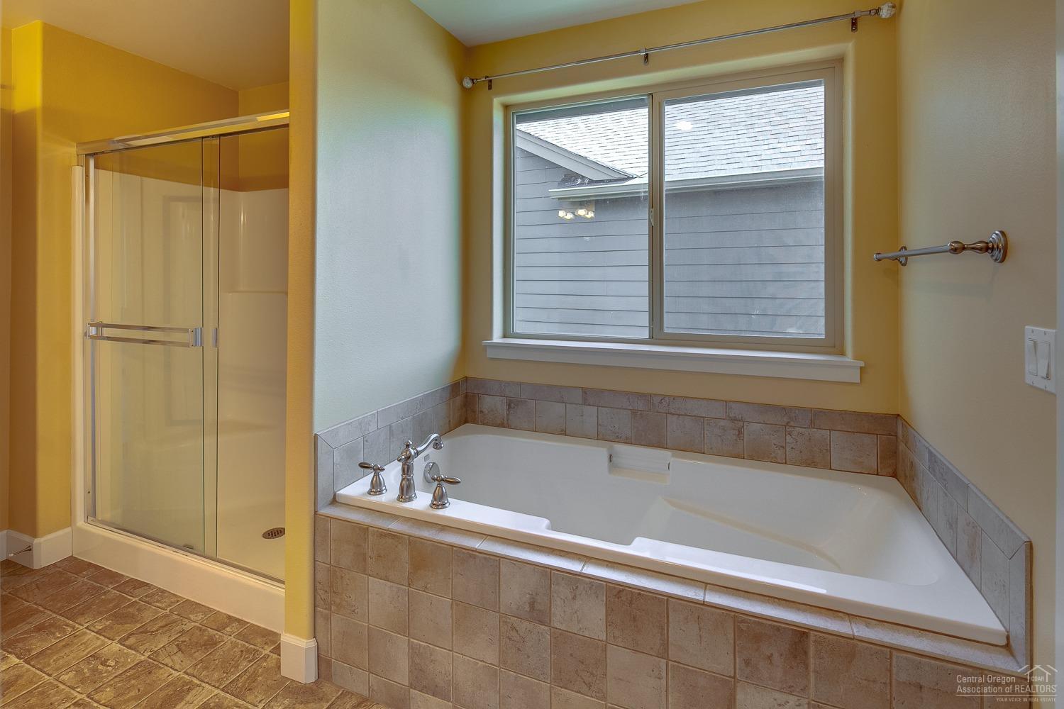 Lava Ridges - Residential