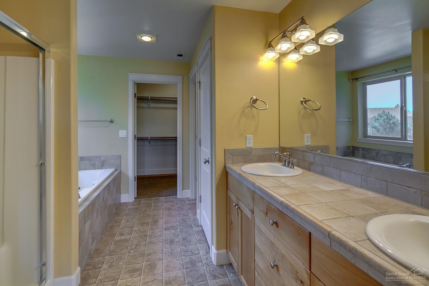 Lava Ridges - Residential