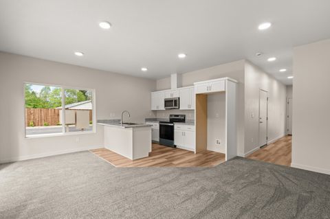 Tiny photo for 2024 Sunset Drive #1, Medford, OR 97501 (MLS # 220220234)