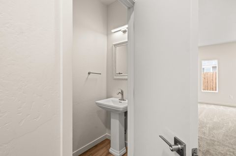 Tiny photo for 2024 Sunset Drive #1, Medford, OR 97501 (MLS # 220220234)