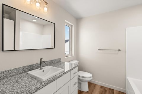 Tiny photo for 2024 Sunset Drive #1, Medford, OR 97501 (MLS # 220220234)