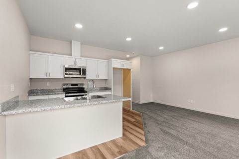 Tiny photo for 2024 Sunset Drive #1, Medford, OR 97501 (MLS # 220220234)