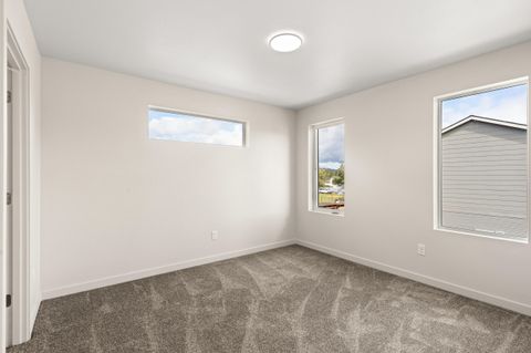 Tiny photo for 2024 Sunset Drive #1, Medford, OR 97501 (MLS # 220220234)