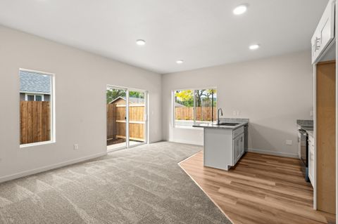 Tiny photo for 2024 Sunset Drive #1, Medford, OR 97501 (MLS # 220220234)