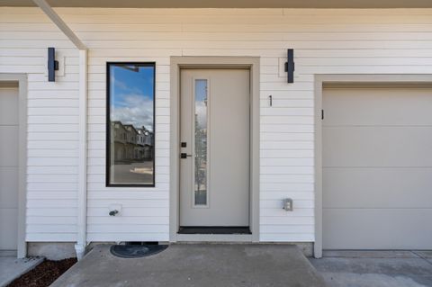 Tiny photo for 2024 Sunset Drive #1, Medford, OR 97501 (MLS # 220220234)