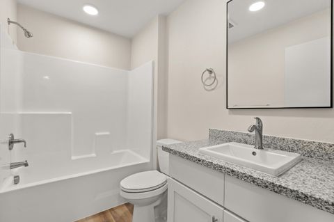 Tiny photo for 2024 Sunset Drive #1, Medford, OR 97501 (MLS # 220220234)
