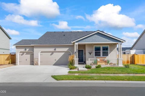 Photo of 424 SE Stetson Court, Prineville, OR 97754 (MLS # 220229207)