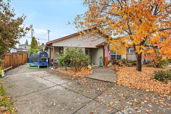 334 EFFIE ST, MEDFORD, OR 97504 - Image ce2fbf5fb7562b63c5bf5a83034162aa/3452067926