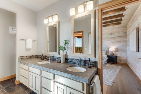 Tiny photo for 11039 SW Ranch Road, Powell Butte, OR 97753 (MLS # 220212586)