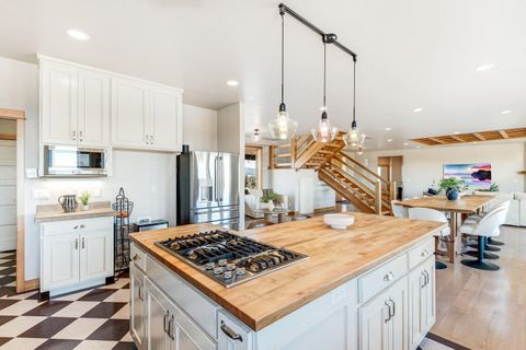 Tiny photo for 11039 SW Ranch Road, Powell Butte, OR 97753 (MLS # 220212586)