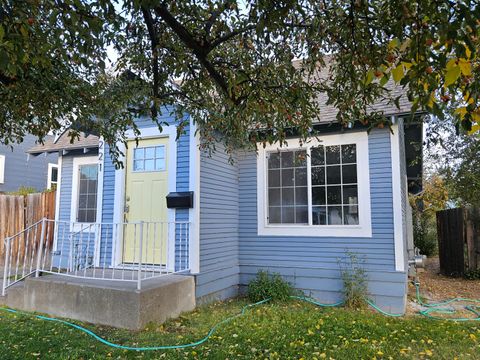 Tiny photo for 221 Hillside Avenue, Klamath Falls, OR 97601 (MLS # 220210896)