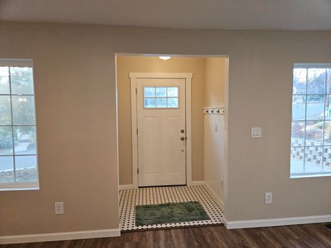 Tiny photo for 221 Hillside Avenue, Klamath Falls, OR 97601 (MLS # 220210896)