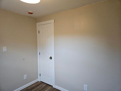 Tiny photo for 221 Hillside Avenue, Klamath Falls, OR 97601 (MLS # 220210896)