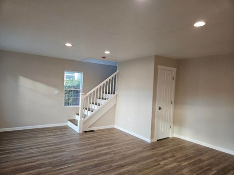 Tiny photo for 221 Hillside Avenue, Klamath Falls, OR 97601 (MLS # 220210896)