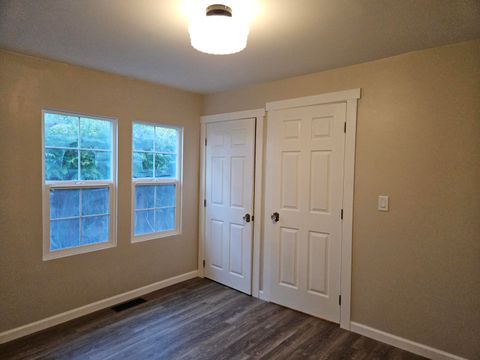 Tiny photo for 221 Hillside Avenue, Klamath Falls, OR 97601 (MLS # 220210896)