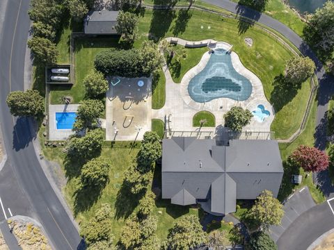 Tiny photo for 679 Sage Country Court, Redmond, OR 97756 (MLS # 220219608)