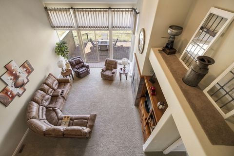 Tiny photo for 679 Sage Country Court, Redmond, OR 97756 (MLS # 220219608)