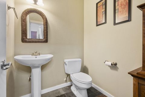 Tiny photo for 679 Sage Country Court, Redmond, OR 97756 (MLS # 220219608)