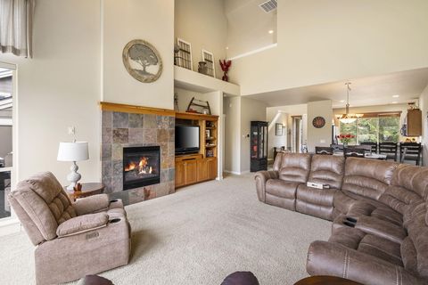 Tiny photo for 679 Sage Country Court, Redmond, OR 97756 (MLS # 220219608)