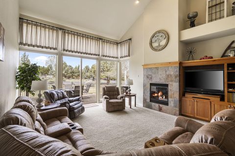 Tiny photo for 679 Sage Country Court, Redmond, OR 97756 (MLS # 220219608)